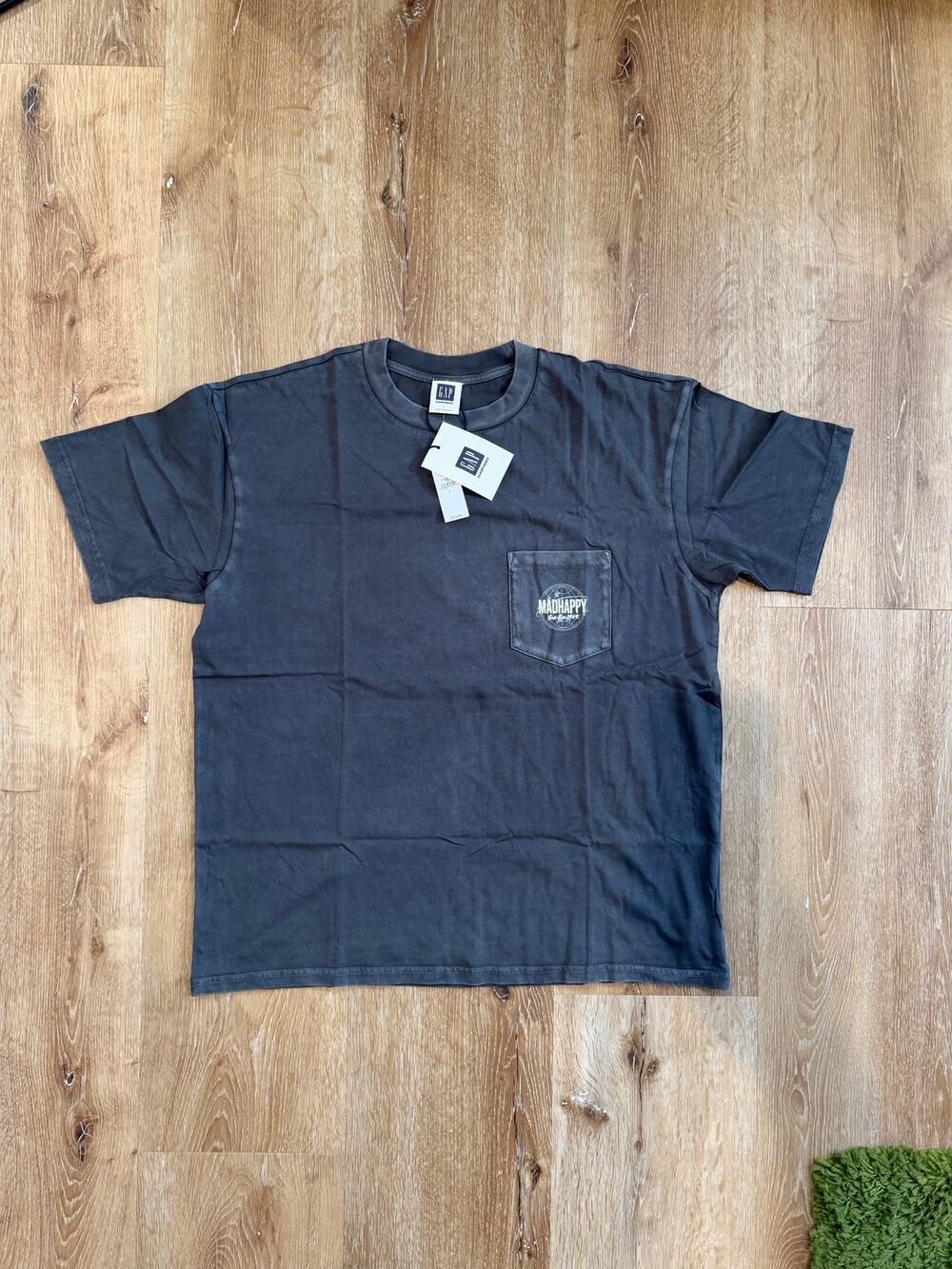 Gap x Madhappy Globe Logo Pocket T-Shirt Men's NWT Olive Gray Short Sleeve Tee